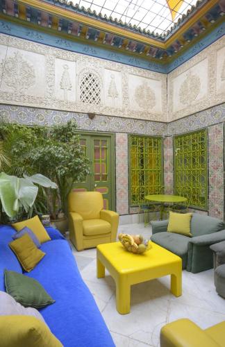a living room with blue couches and a yellow table at La Chambre bleue in Tunis