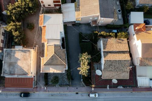 an overhead view of a yard with houses at MGI Apartments in Ýpsos