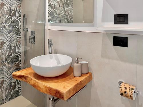 Private Apartment near Duomo - M4 Santa Sofia