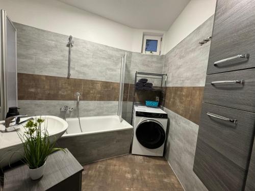 Ένα μπάνιο στο Tiny Ferienhaus Rathenaustrasse