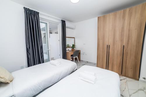 Postel nebo postele na pokoji v ubytování Modern Cosy Fully Equipped Apartment