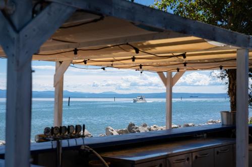 a table with a view of the water and a boat at Club del Sole Tenuta Primero Grado Family Collection in Grado
