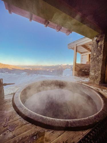 a hot tub in a room with a view at Robert Hotel in Dragobrat