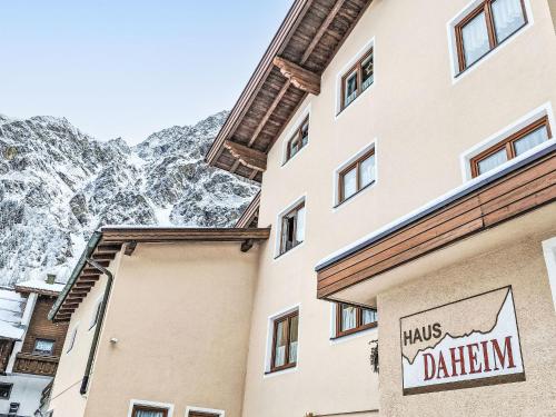 a building with a sign that reads hinks darien at Apartment Daheim – Edelweiß by Interhome in Plangeross