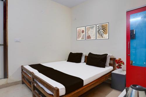a bedroom with a bed in a room at Hotel O Hosur Road Near PES University in Bangalore