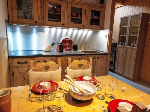 Køkken eller tekøkken på Apartment Le clos Alpin by Interhome