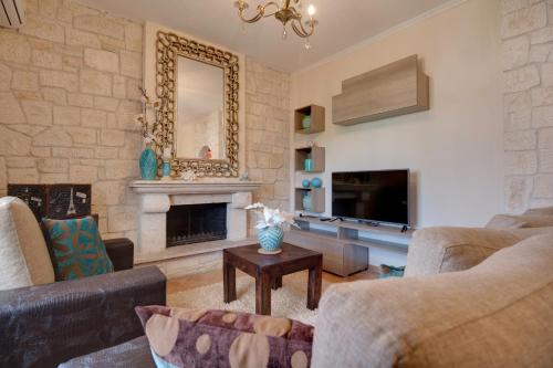 Luxury 2br apartment 50m from beach