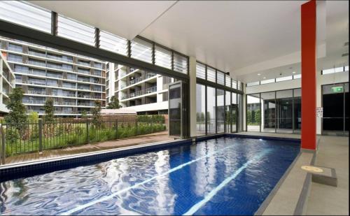 a swimming pool in the middle of a building at Cozy Zetland 2 bedroom apt with pool, gym and parking in Sydney