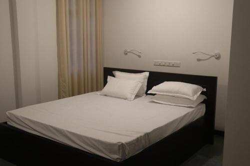 Ένα ή περισσότερα κρεβάτια σε δωμάτιο στο Gala Villa 69 Mirissa