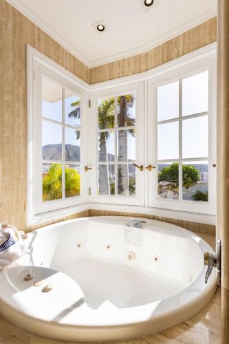Home2Book Timeless Elegance Villa, Los Cristianos