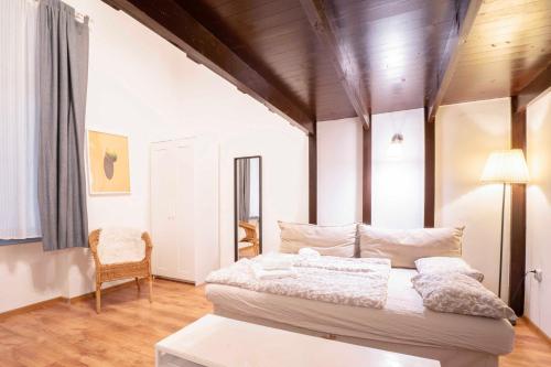 Posteľ alebo postele v izbe v ubytovaní Quiet Cozy Apartment in Party Street e1