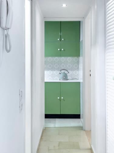 Zen Vouliagmeni Beach Apartment