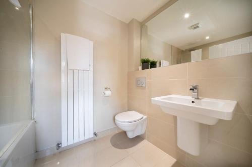 Bilik mandi di Pop Hollywood - Hip 2bd Ap - Gold Short Term Stays