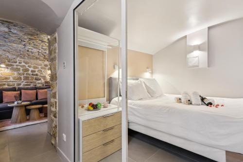 Postel nebo postele na pokoji v ubytování Lavie Maison face Palais Royal
