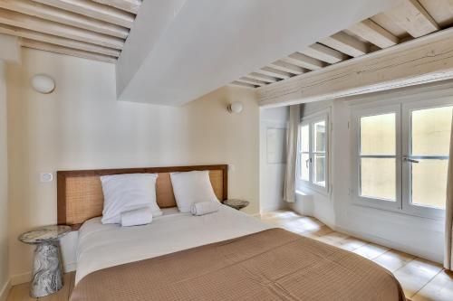 a bedroom with a bed and a window at NOCNOC Le Trianon in Lyon