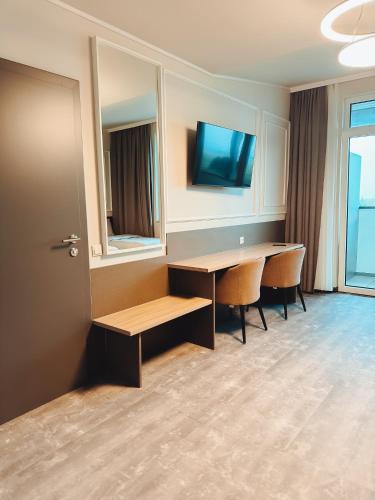 F Hotel 24h Check-Inにあるテレビまたはエンターテインメントセンター