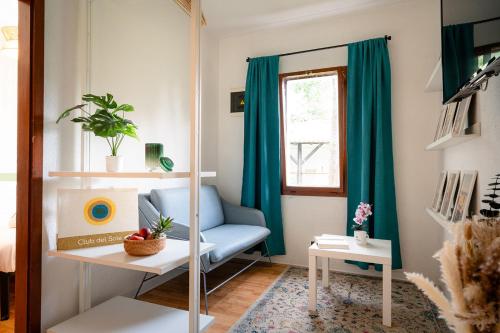 a living room with a blue couch and a window at Club del Sole Tenuta Primero Grado Family Collection in Grado