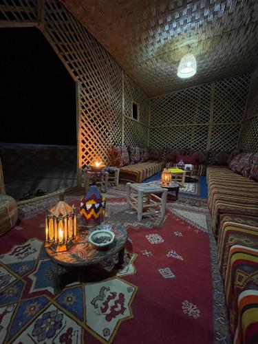 Χώρος καθιστικού στο Riad bounaylat