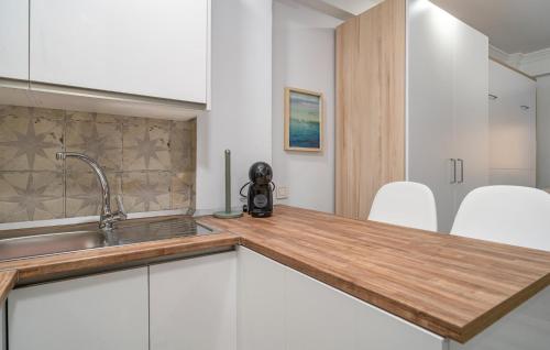 Beautiful Apartment In Fuengirola