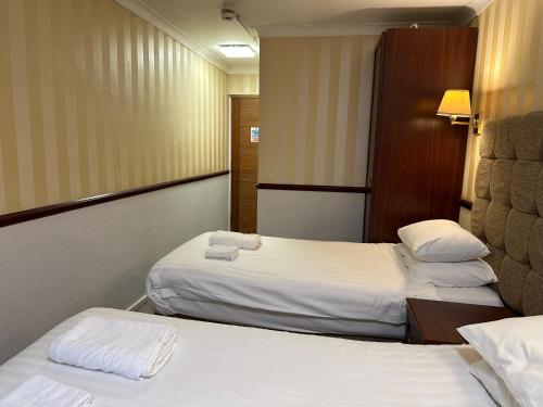 Ένα ή περισσότερα κρεβάτια σε δωμάτιο στο NormanHurst Hotel