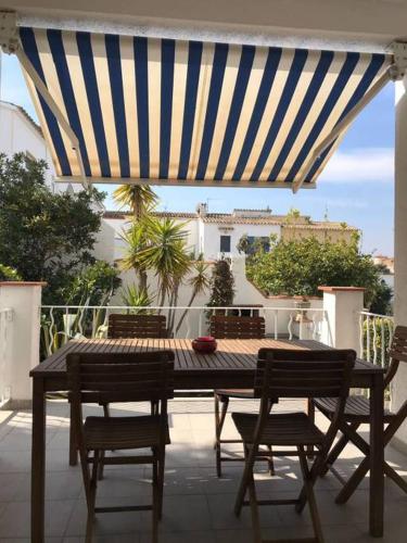 Petite maison, barbecue, canal, plage