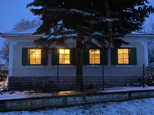 Erdős Vendégház Pécsely semasa musim sejuk