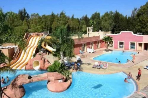 Photo de la galerie de l'établissement Camping 4 étoiles - Parc aquatique - efacff, à Hyères