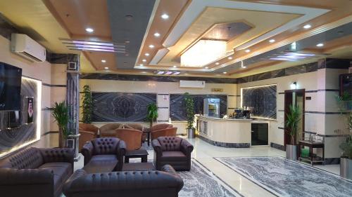 a lobby with couches and chairs and a bar at AL manzil ALmutmeez in Jeddah