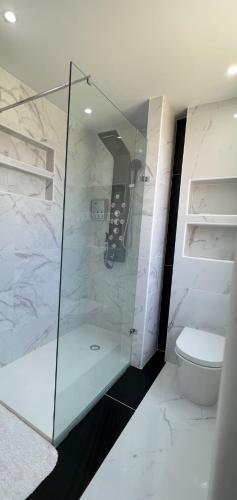 Un baño de 25 Immergrun House