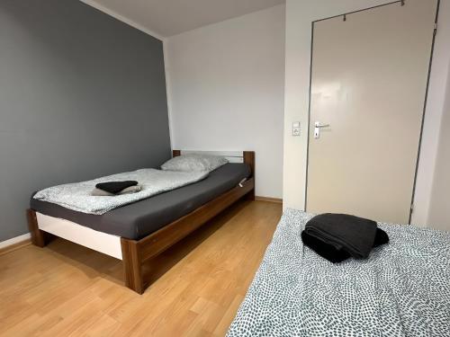 a bedroom with two beds and a mirror at Apartment Ruhepause II Ruhig & Komfortabel in Bad Bentheim
