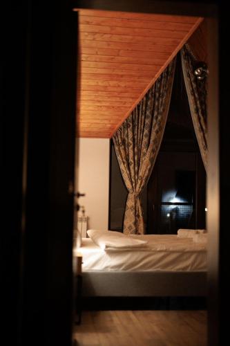 Postel nebo postele na pokoji v ubytování Kazbegi Estate