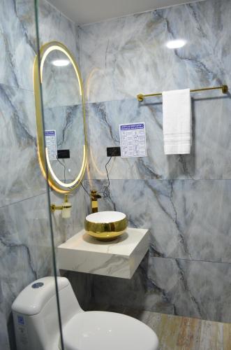a bathroom with a white toilet and a mirror at Hotel Diamond Luxury Tunja in Tunja