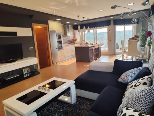 a living room with a couch and a table at Winahost Naveces La Bahía in OVD