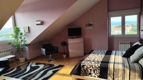 a attic room with a bed and a window at Winahost Naveces La Bahía in OVD