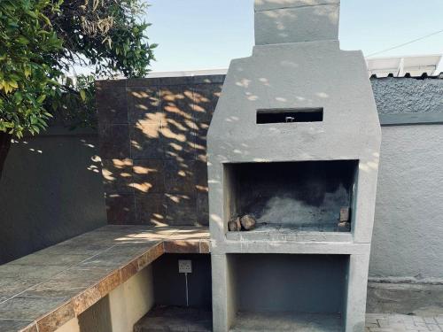 Kemudahan BBQ tersedia untuk tetamu di rumah tamu ini