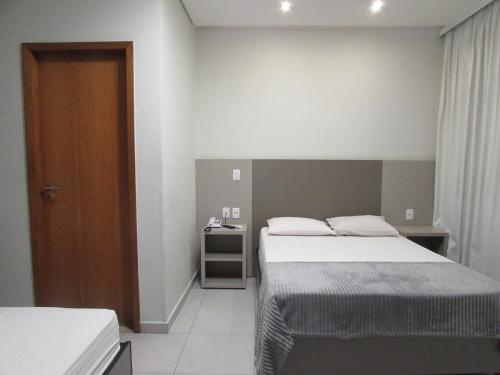 Ein Bett oder Betten in einem Zimmer der Unterkunft Hotel Urbis a 10 minutos Rua 25 de Março, Brás,Bom Retiro,a 2 minutos do Mirante Sampa Sky