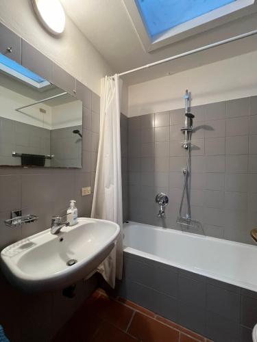 Apartment very close to the central area
