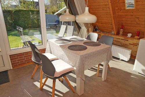 Imagen de la galería de Zeltdachhaus mit W_LAN _ 2 x TV, en Damp