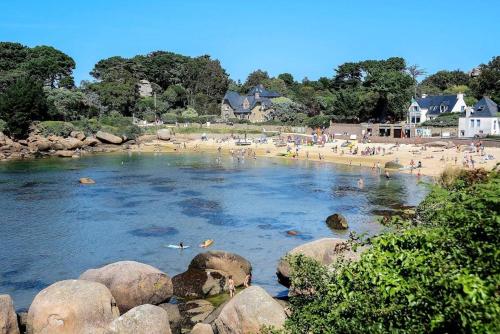Appartement avec terrasse à 100m plage St-Guirec à PLOUMANAC'H - Réf 896