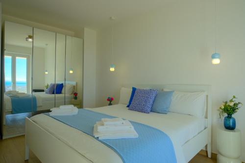 Ένα ή περισσότερα κρεβάτια σε δωμάτιο στο IRIS Rooms & Apartments