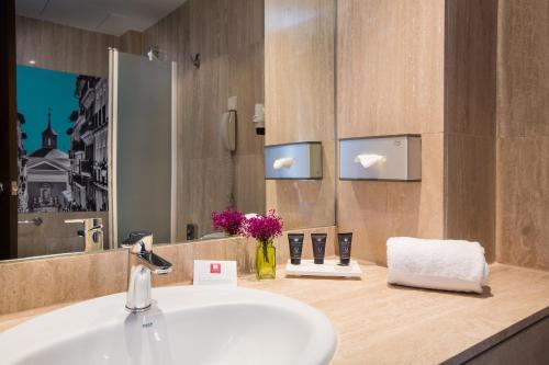 Leonardo Boutique Hotel Madrid Image
