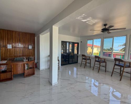 Kuchyň nebo kuchyňský kout v ubytování Bonefish Hotel
