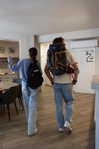 Tetamu yang menginap di Hostel Dos Estaciones - FREE towels, coffee & tea, remote check-in