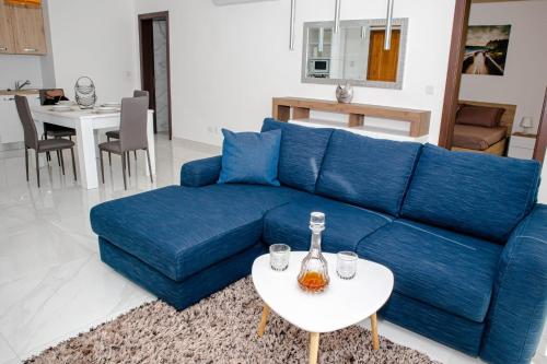 Posezení v ubytování Brend new one bedroom Penthouse
