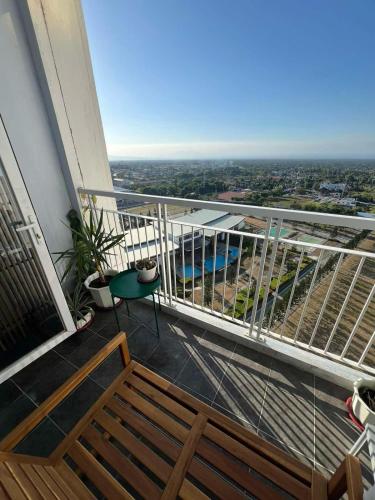 Μπαλκόνι ή βεράντα στο Cozy Studio 5 Mins to Sky Ranch with Pool & View