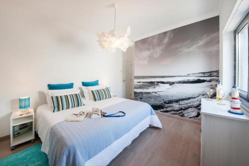 A bed or beds in a room at Beachouse - Surf, Bed & Breakfast