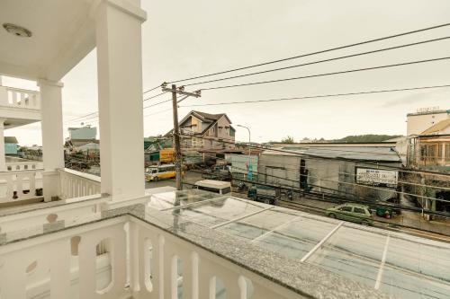 a balcony with a view of a train yard at Lê Mùi Hotel - Apartment in Da Thien