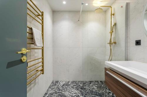 a bathroom with a sink and a shower at Superb apartment in the heart of the peninsula - Air-conditioned in Lyon