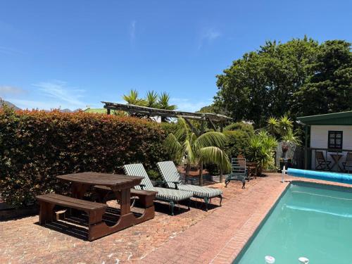 Πισίνα στο ή κοντά στο Birdsnest Guest Accommodation