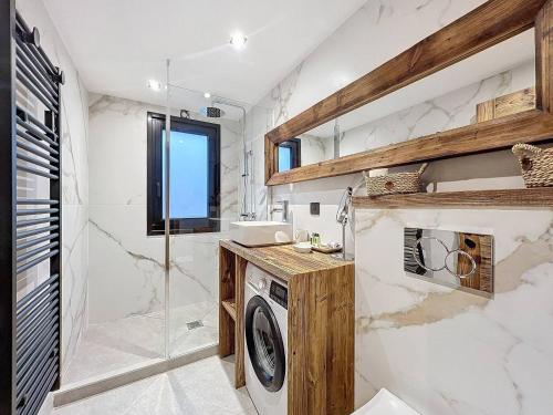 - une buanderie avec un lave-linge et un sèche-linge dans l'établissement Schuss B8, à Morzine